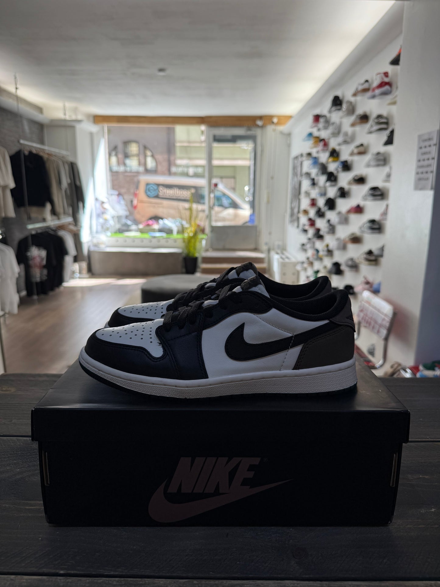 Jordan 1 Retro Low OG Mocha (Eu:41)
