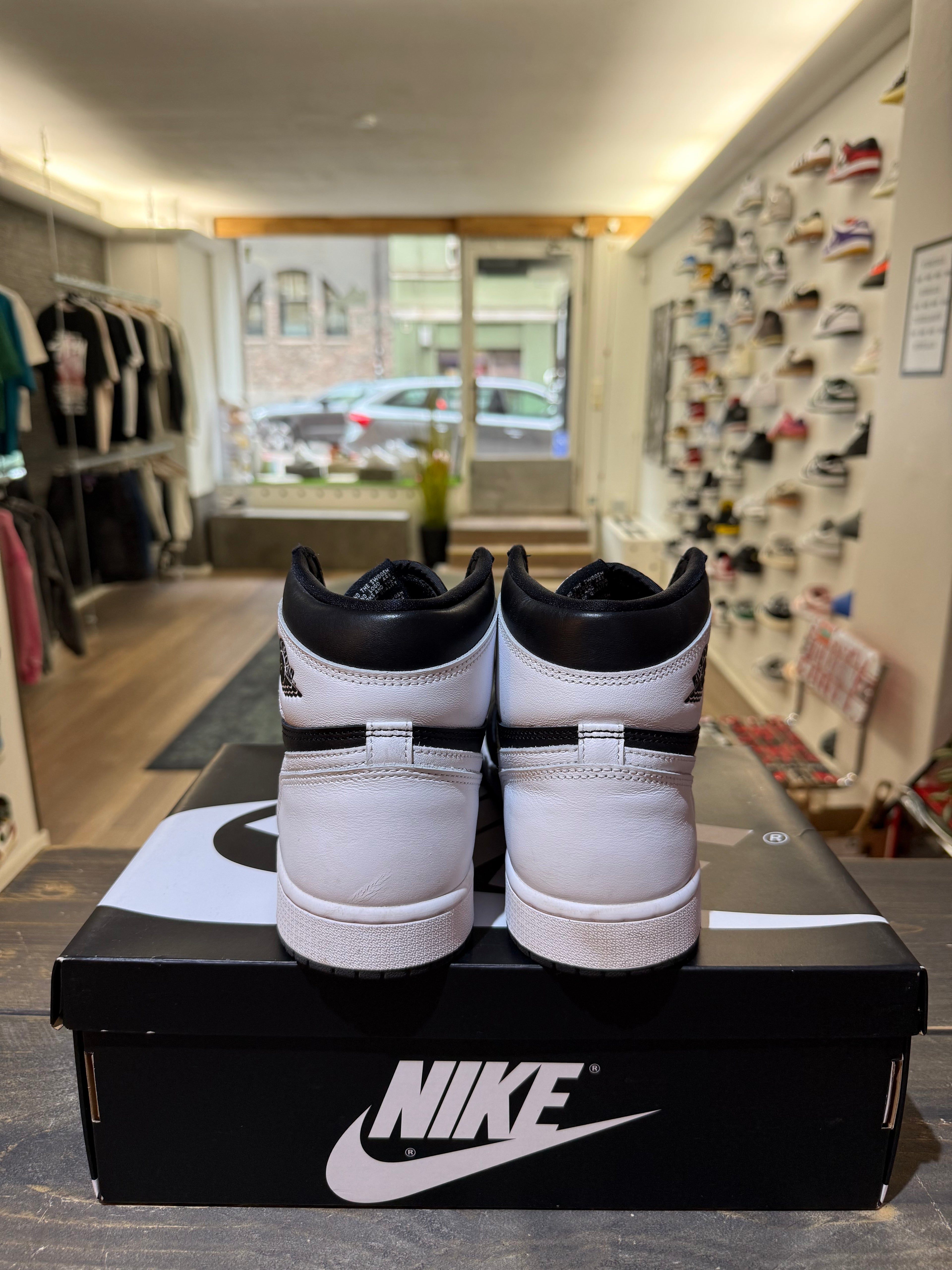 Jordan 1 Retro High OG Black White (Eu: 43)