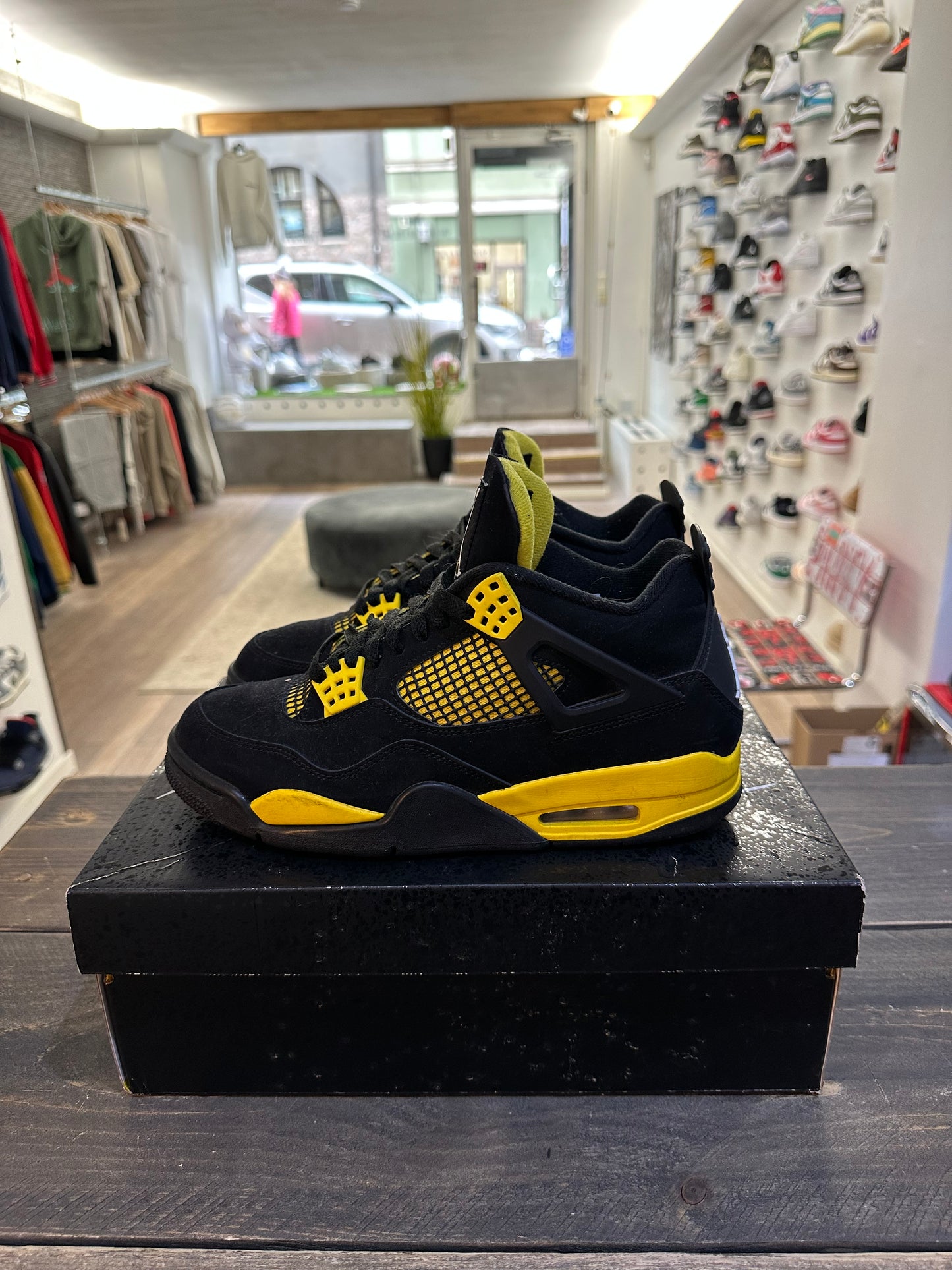 Jordan 4 Retro Thunder (2023) (Eu:42)