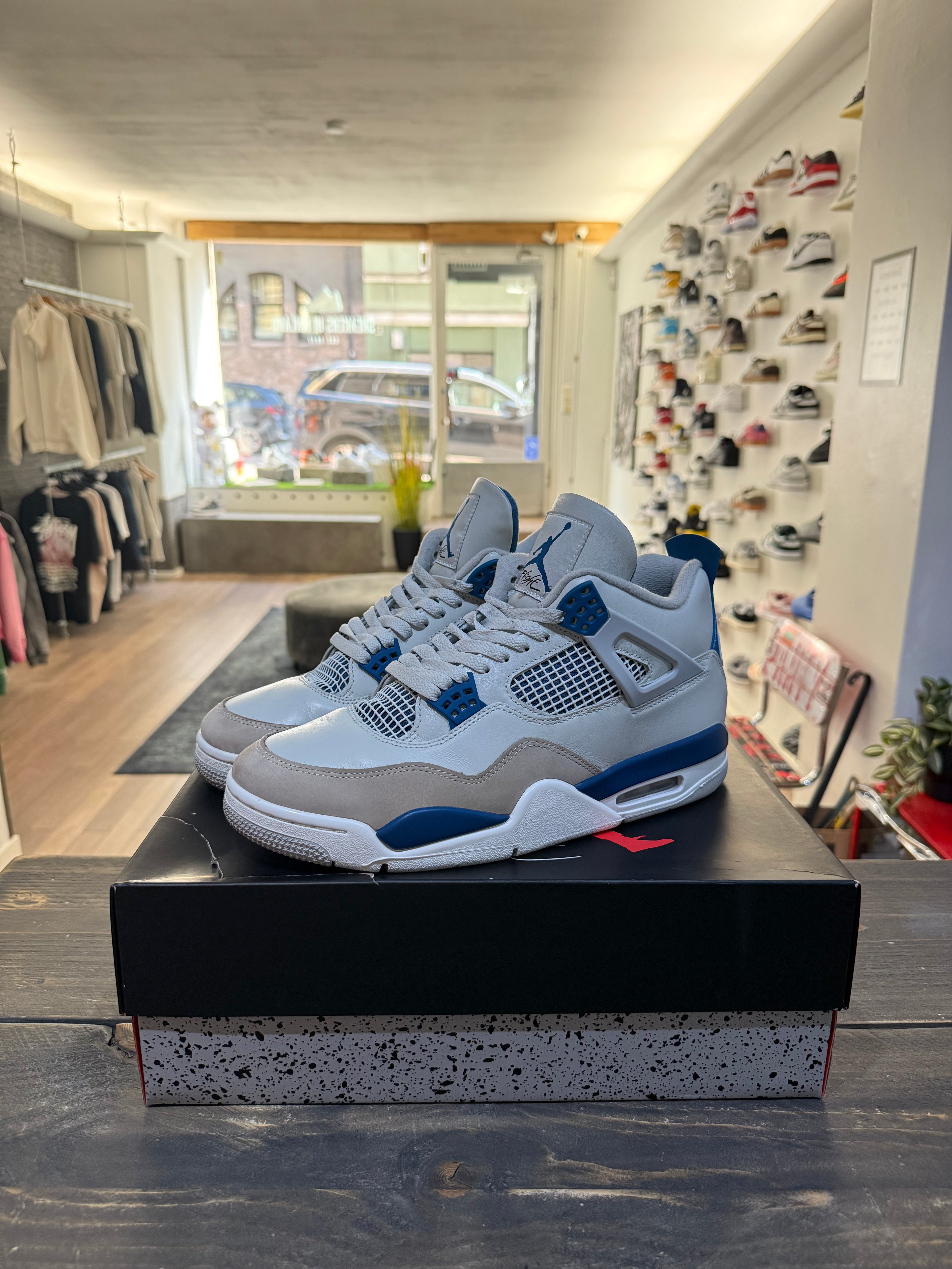Jordan 4 Retro Military Blue (2024) (Eu: 45)