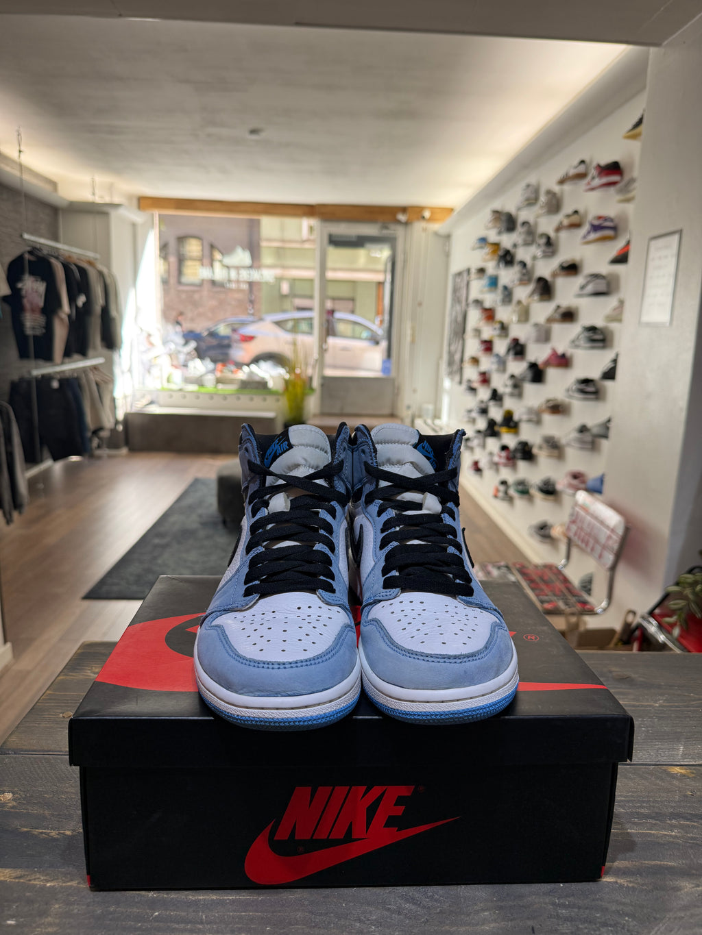 Jordan 1 Retro High OG University Blue (Eu: 42)