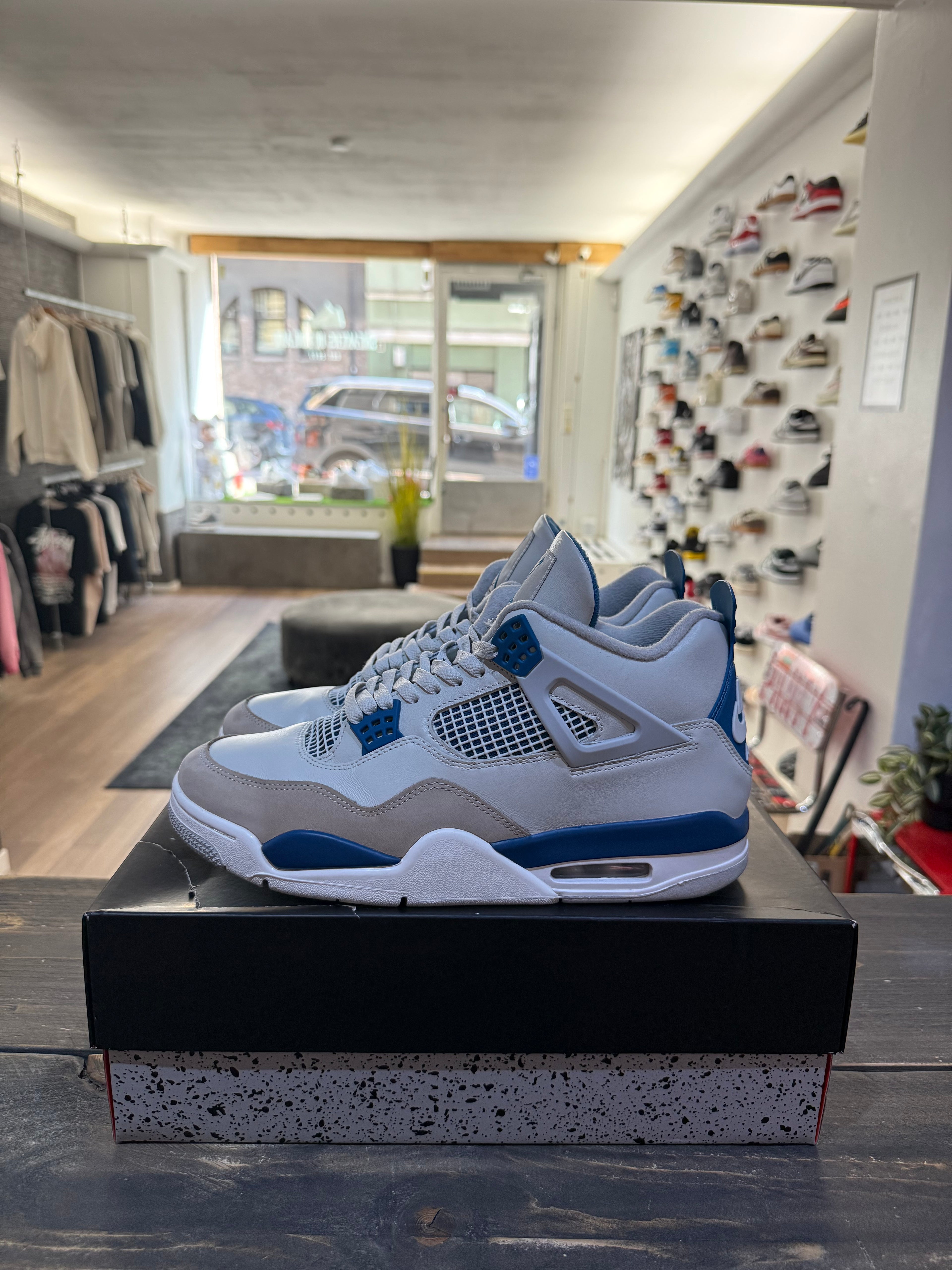 Jordan 4 Retro Military Blue (2024) (Eu: 45)