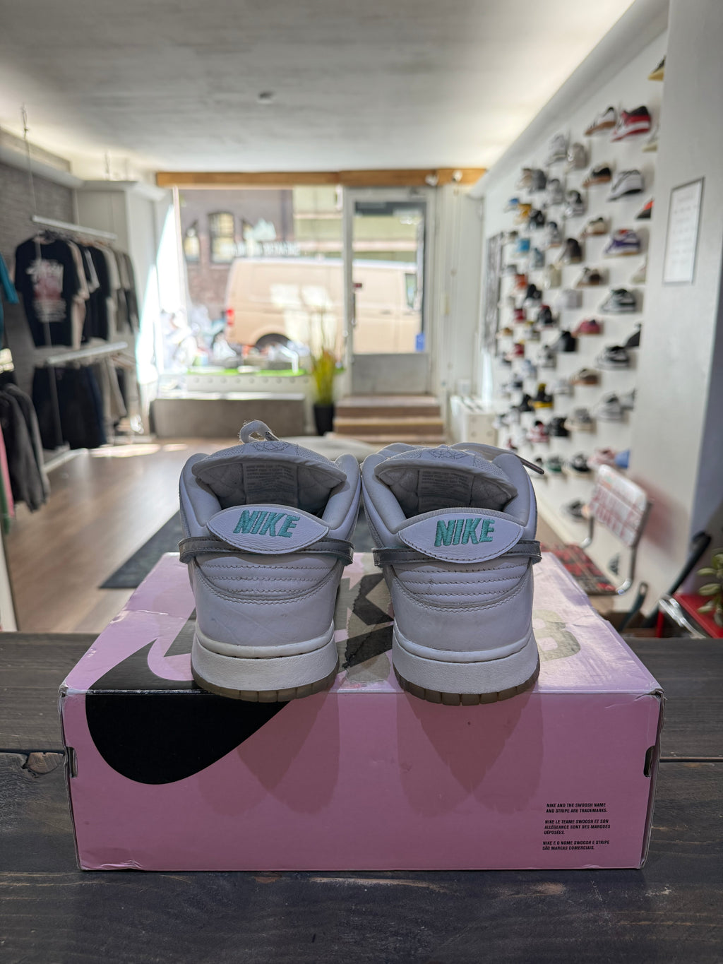 Nike SB Dunk Low Diamond Supply Co. White Diamond (Eu: 44)