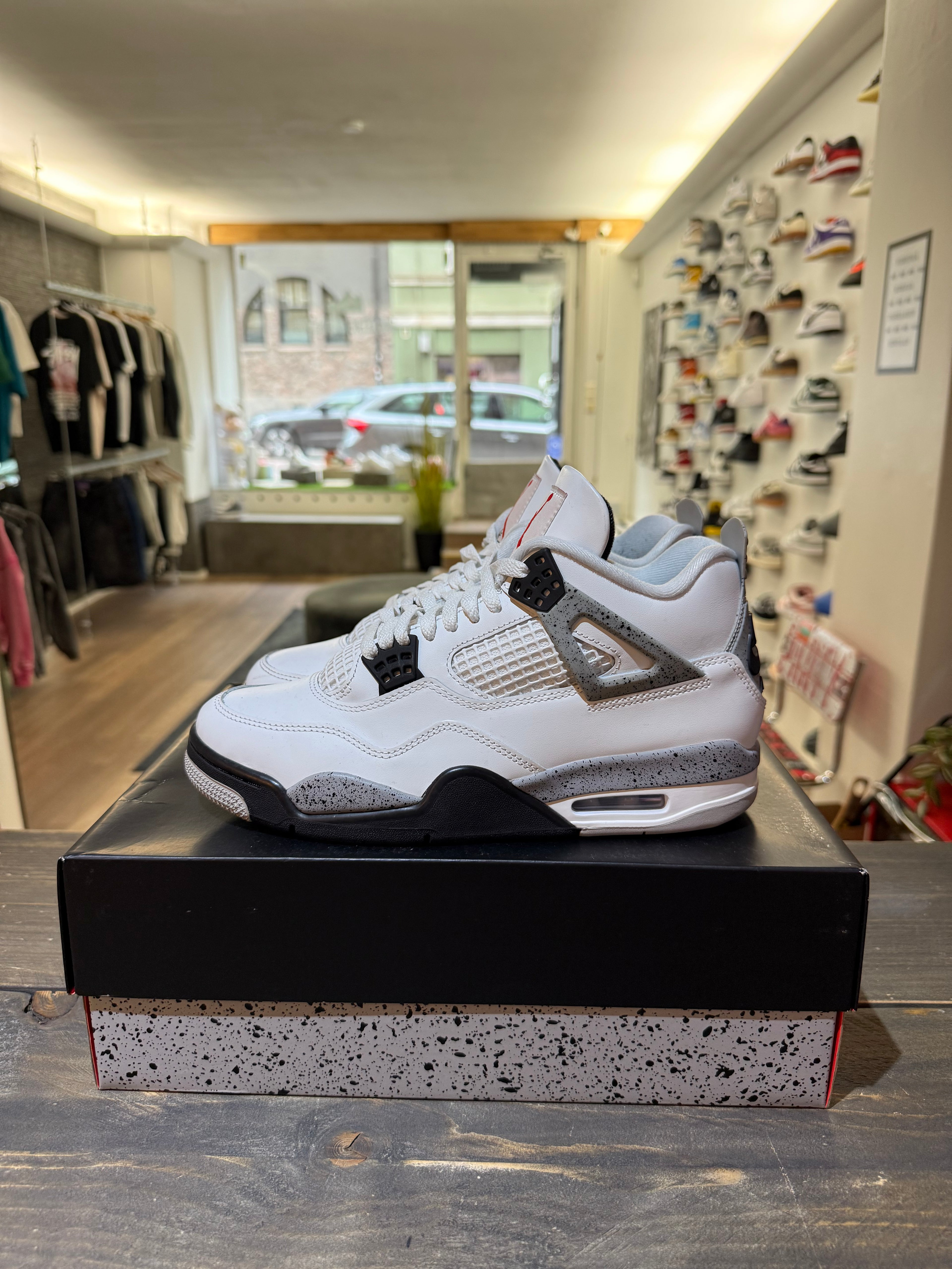 Jordan 4 Retro White Cement (2025) (Eu: 43)
