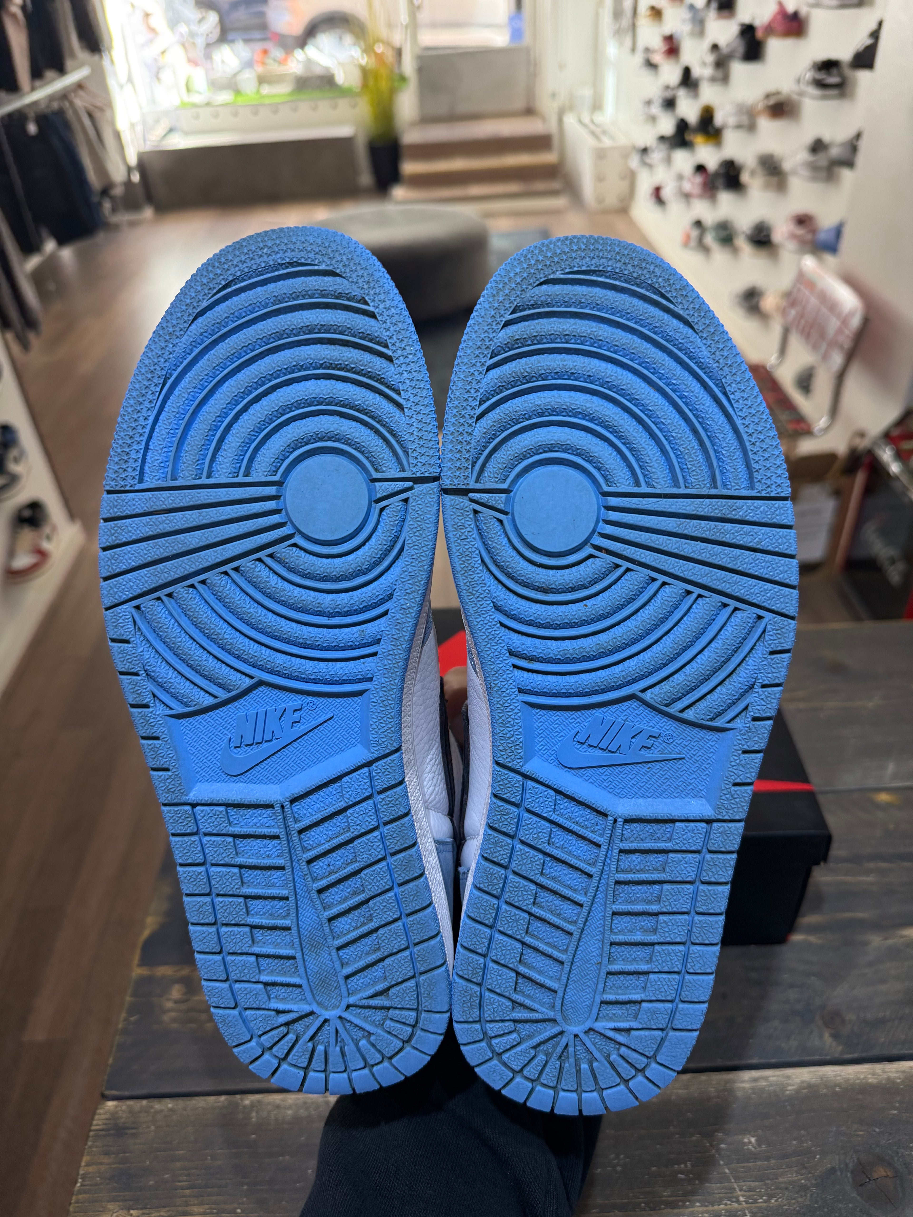 Jordan 1 Retro High OG University Blue (Eu: 42)