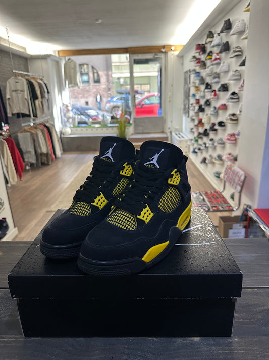 Jordan 4 Retro Thunder (2023) (Eu:44.5)
