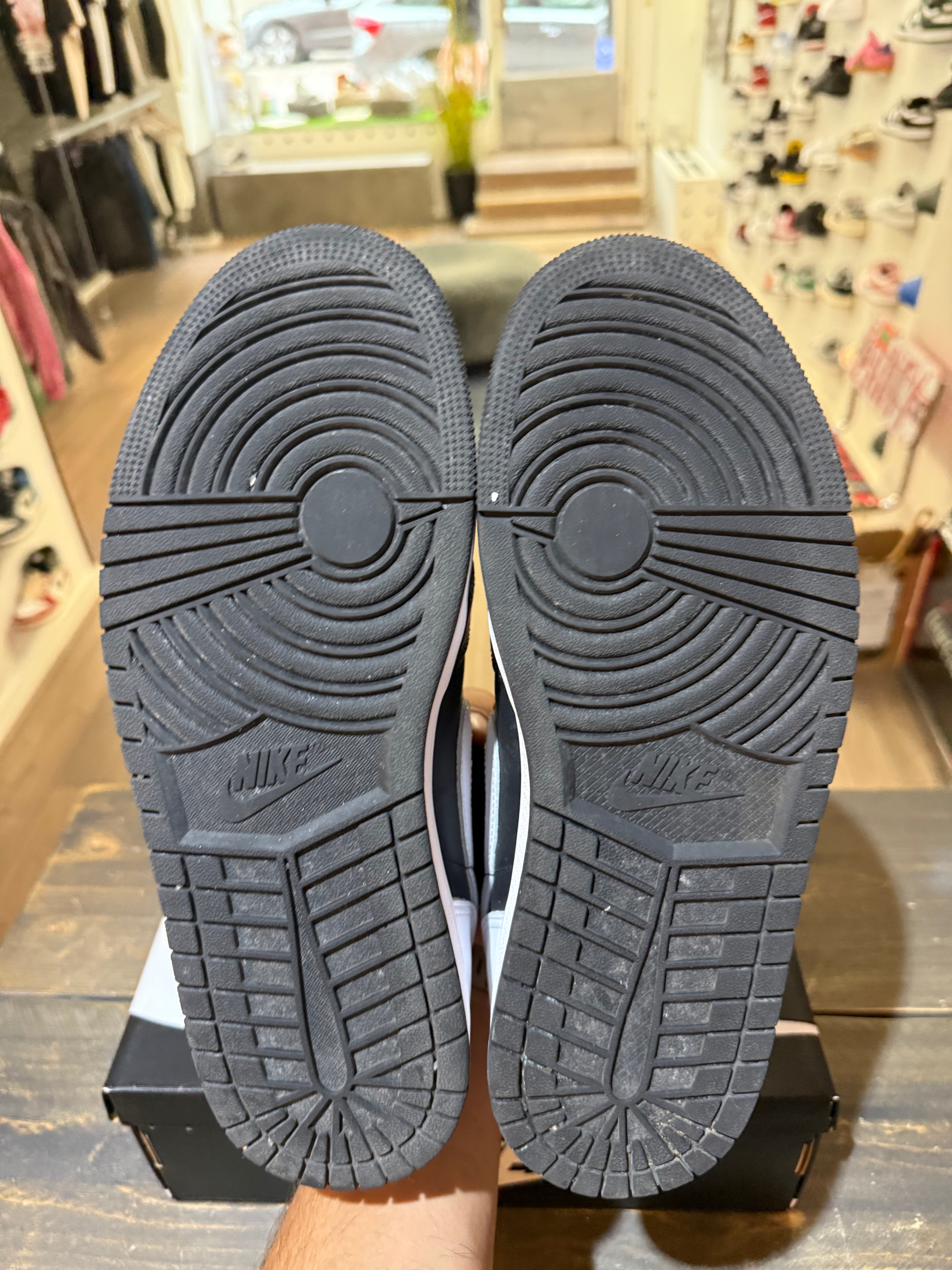 Jordan 1 Retro High OG Black White (Eu: 43)