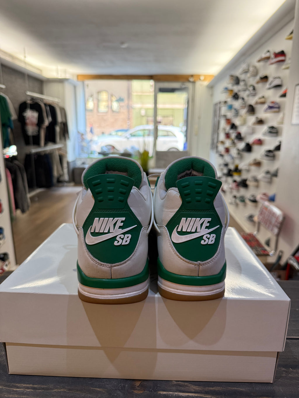 Jordan 4 Retro SB Pine Green (Eu: 46)