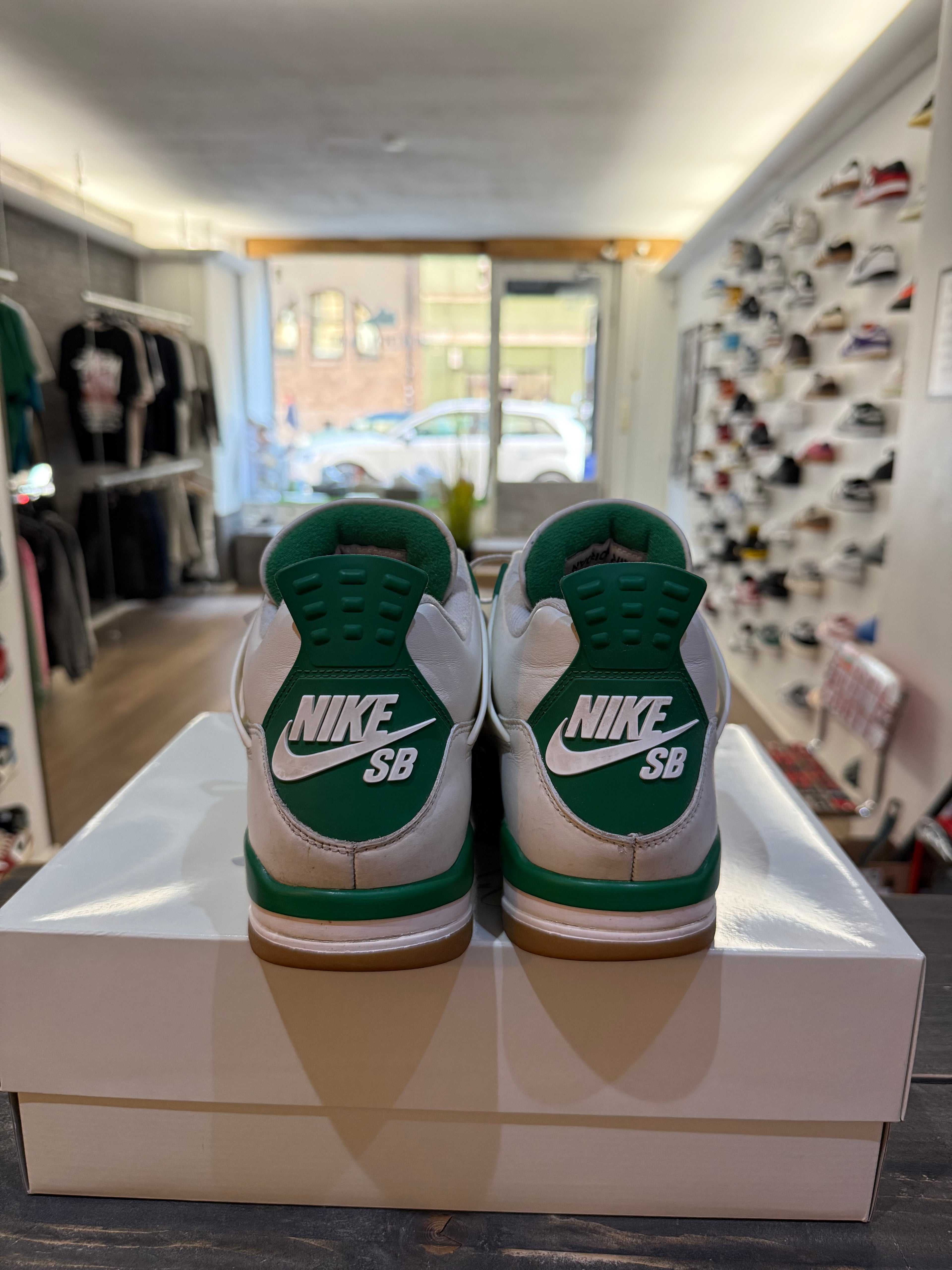 Jordan 4 Retro SB Pine Green (Eu: 46)