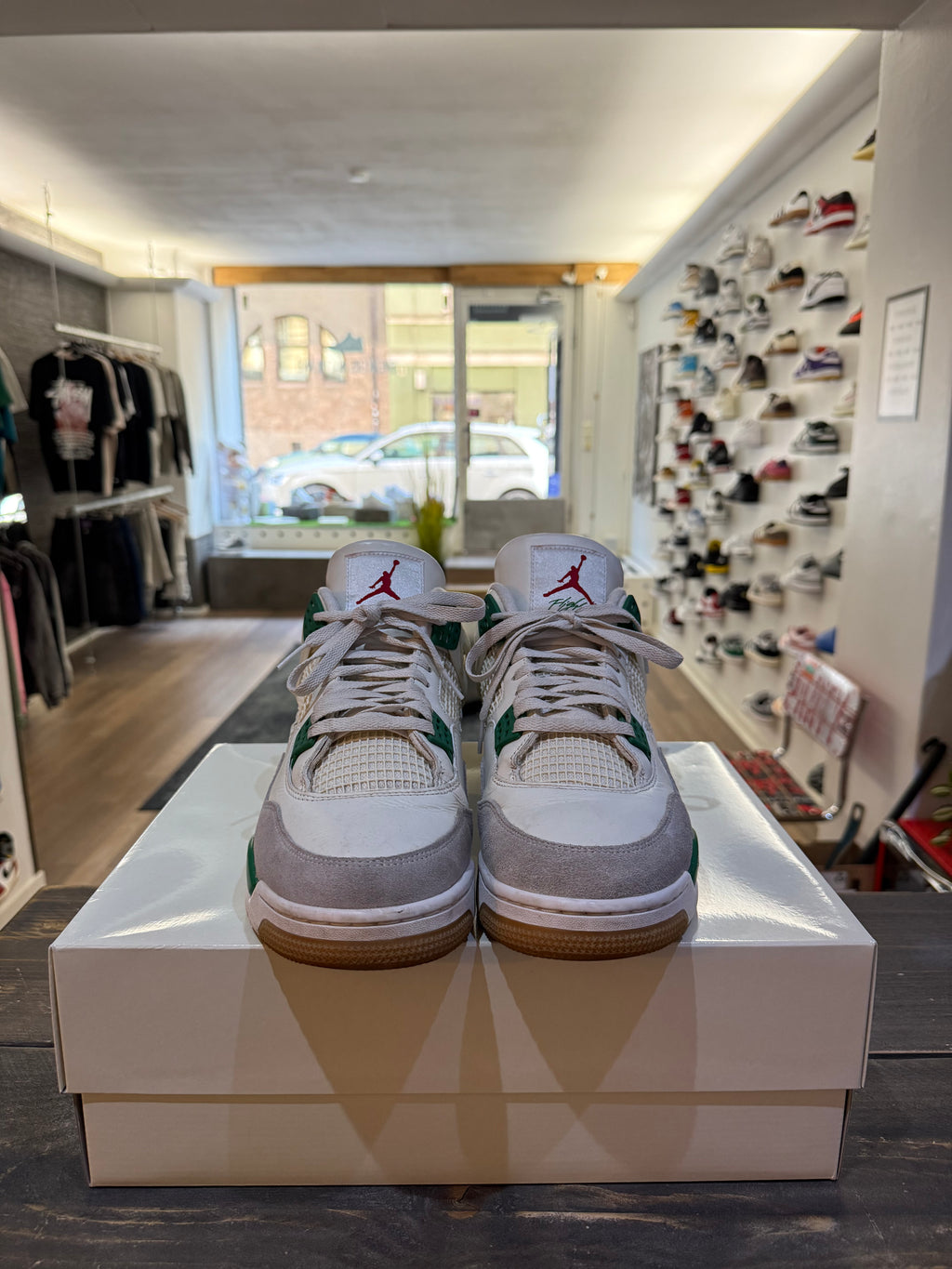 Jordan 4 Retro SB Pine Green (Eu: 46)