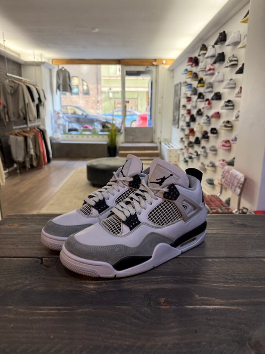 Jordan 4 Retro Military Black (Eu: 43)