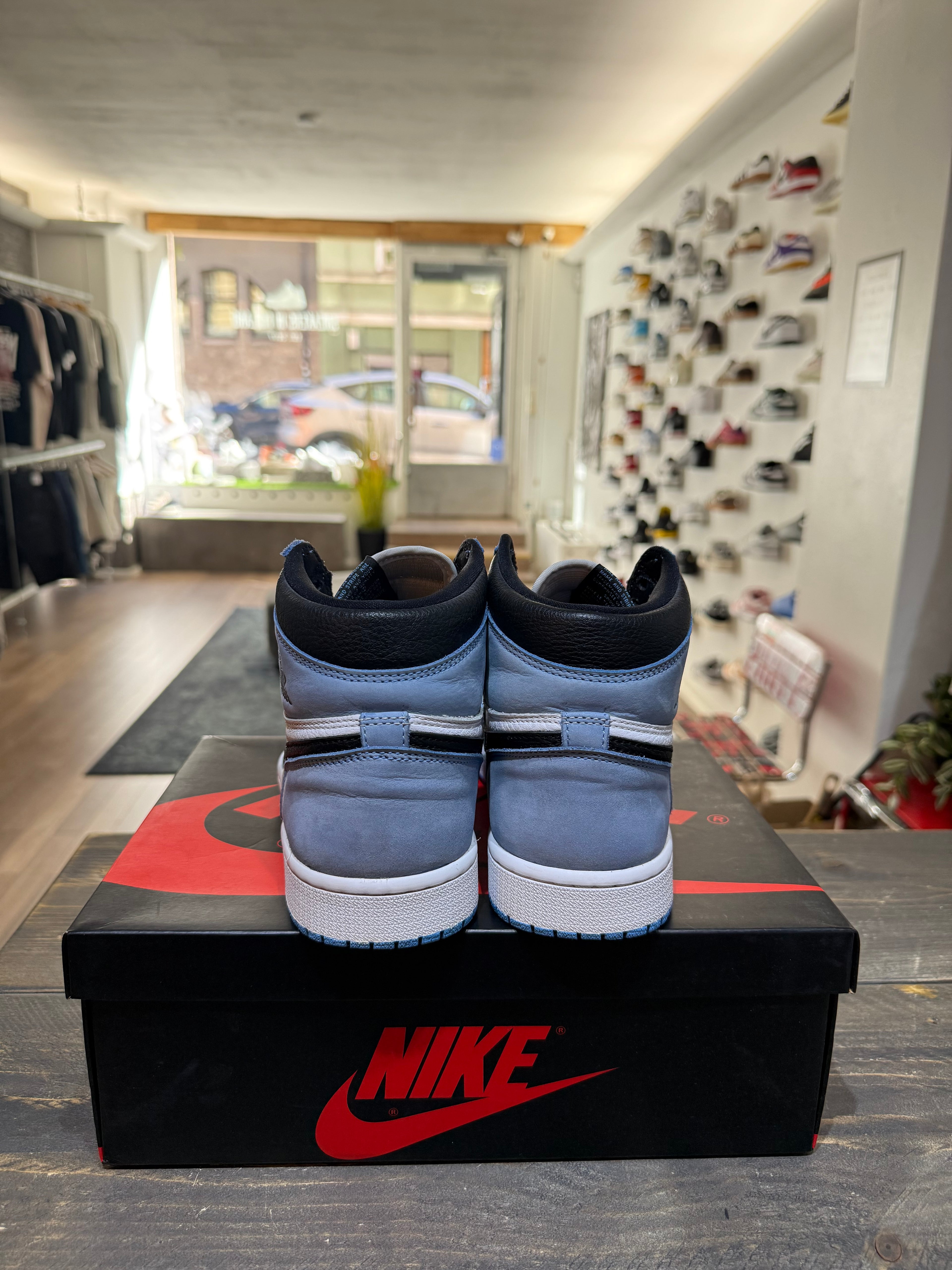 Jordan 1 Retro High OG University Blue (Eu: 42)