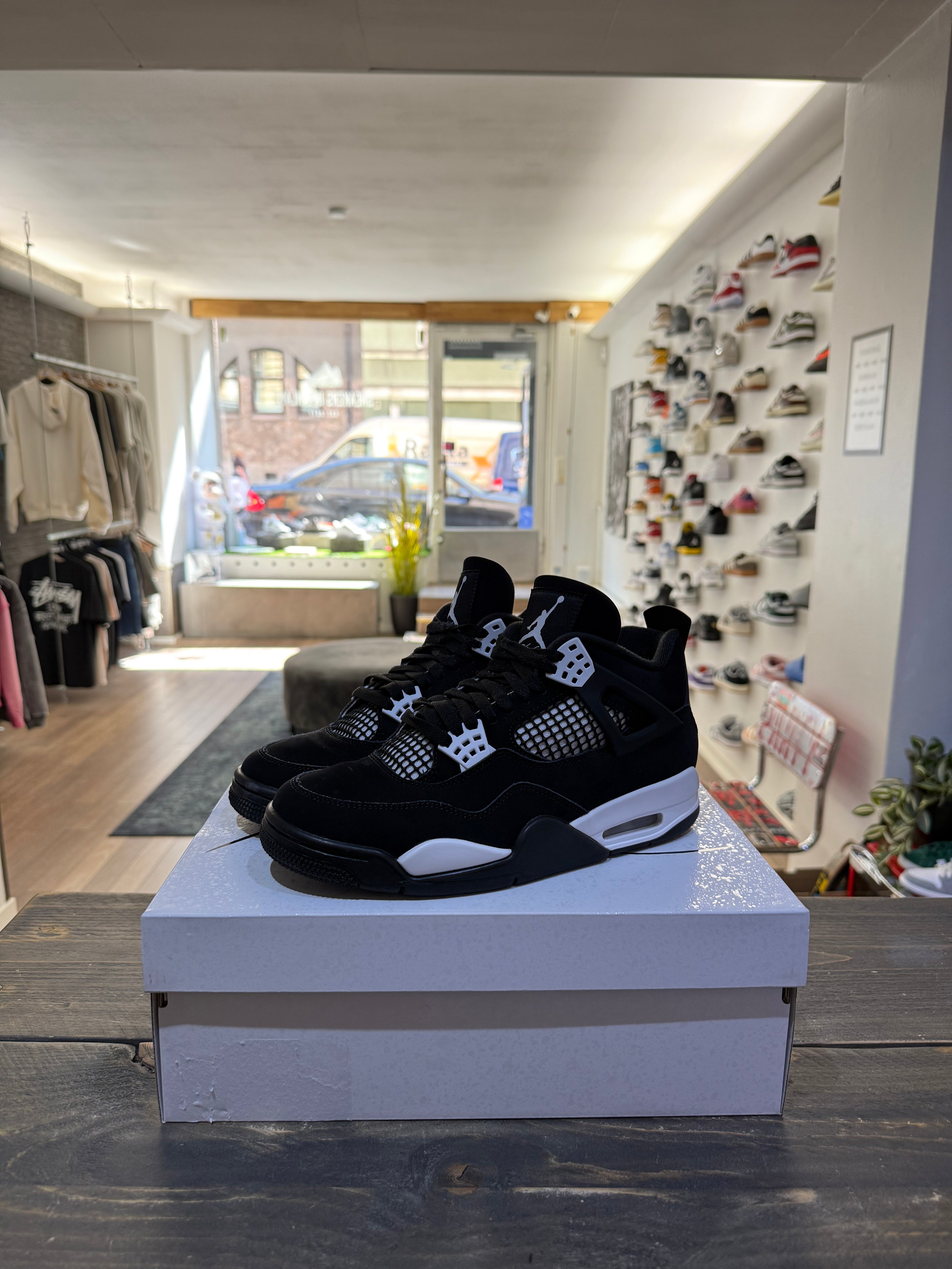 Jordan 4 Retro SB Navy (Eu: 44.5)