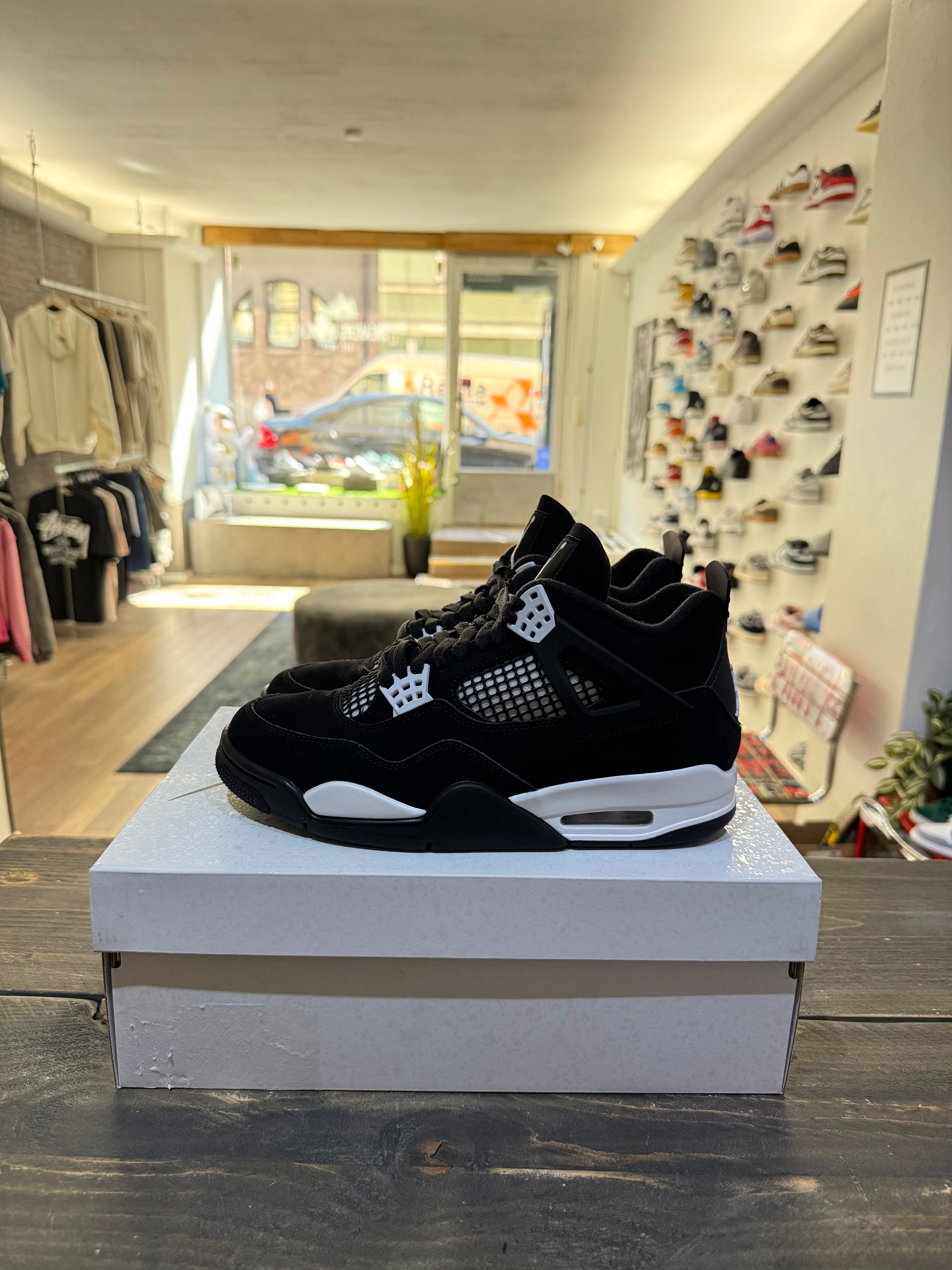 Jordan 4 Retro SB Navy (Eu: 44.5)